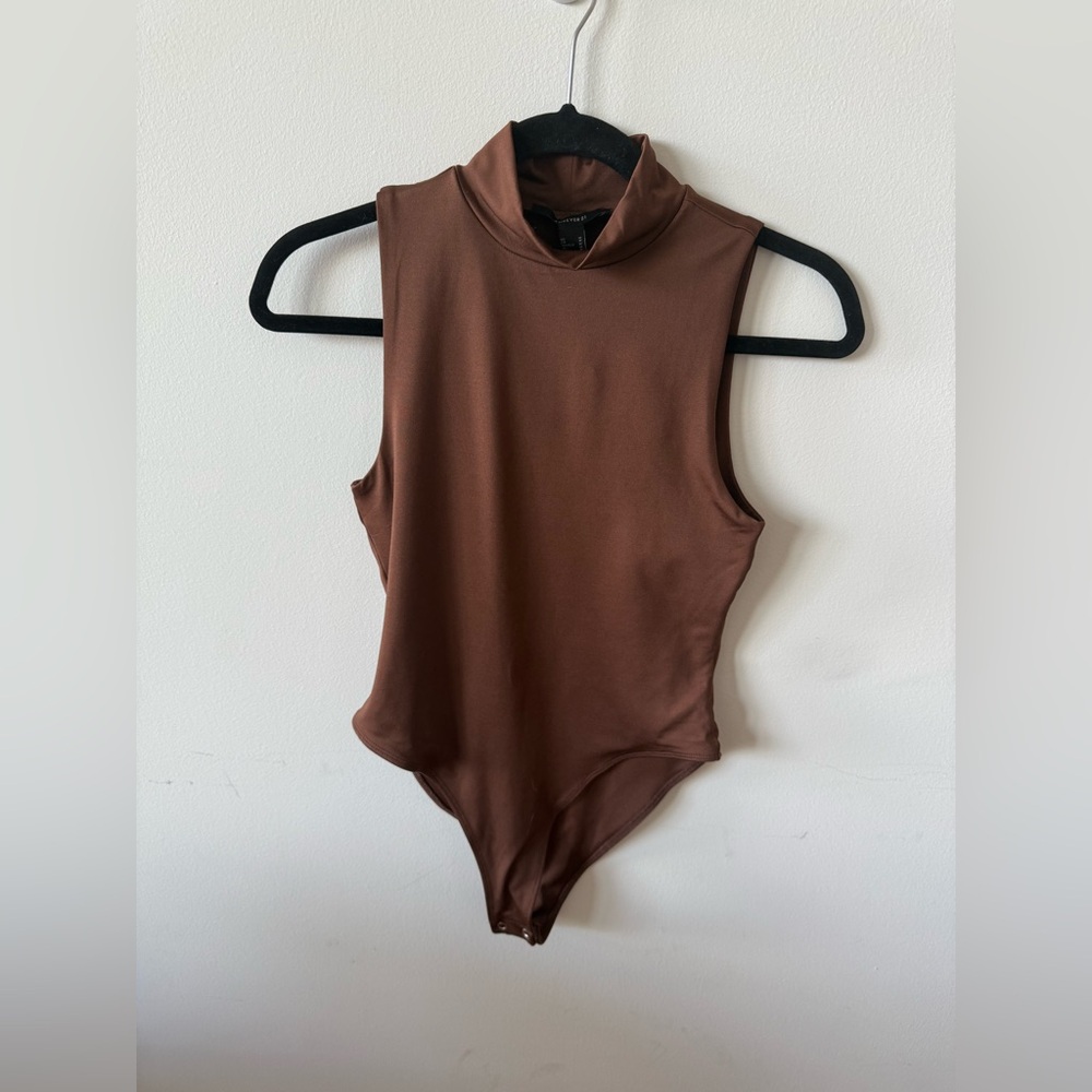 F21 Brown double lined turtleneck sleeveless bodysuit
